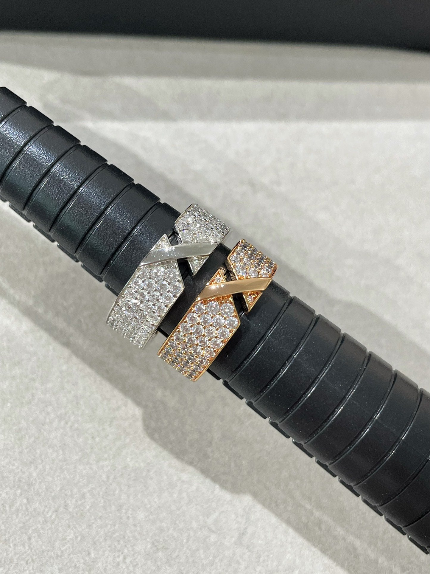 ??Loco?¡¥LIENS EVIDENCE  DIAMOND PAVED RING