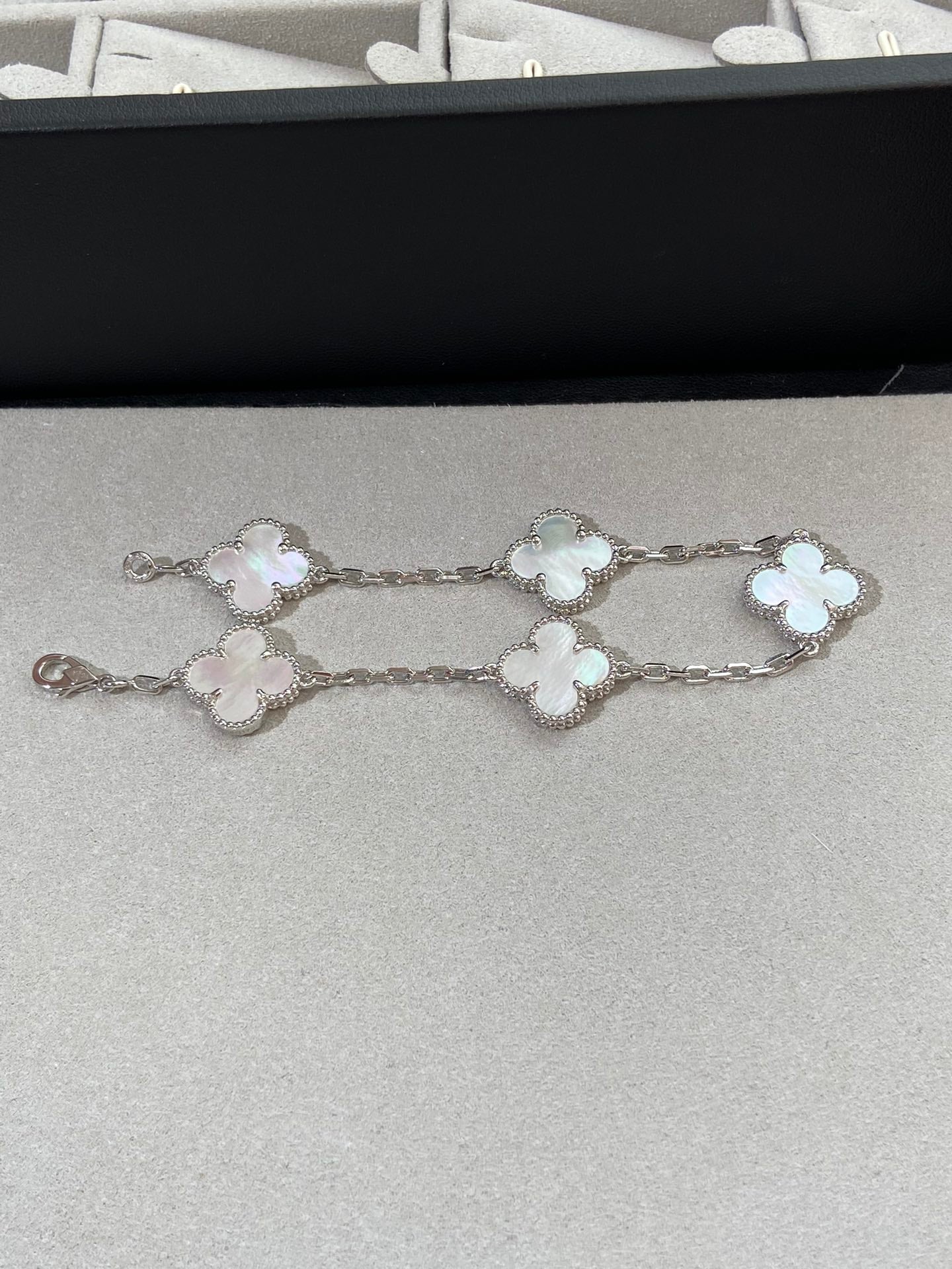 [Loco]New CLOVER WHITE PEARL MOP 5 MOTIF BRACELET COLLECTION