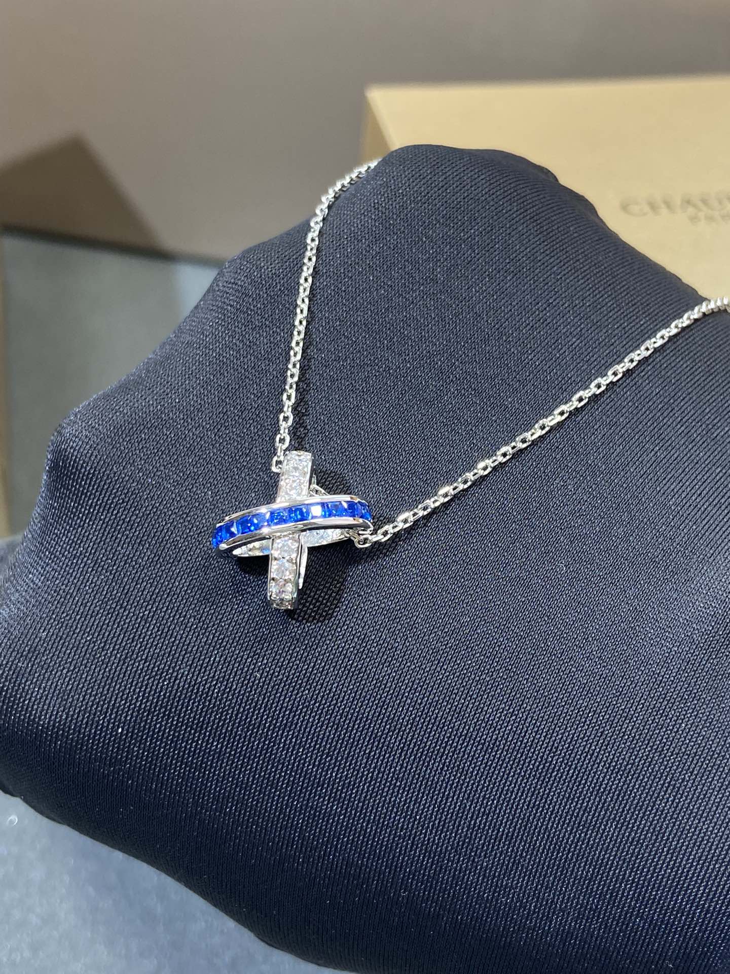 ??Loco?¡¥LIENS DIAMOND SILVER NECKLACE