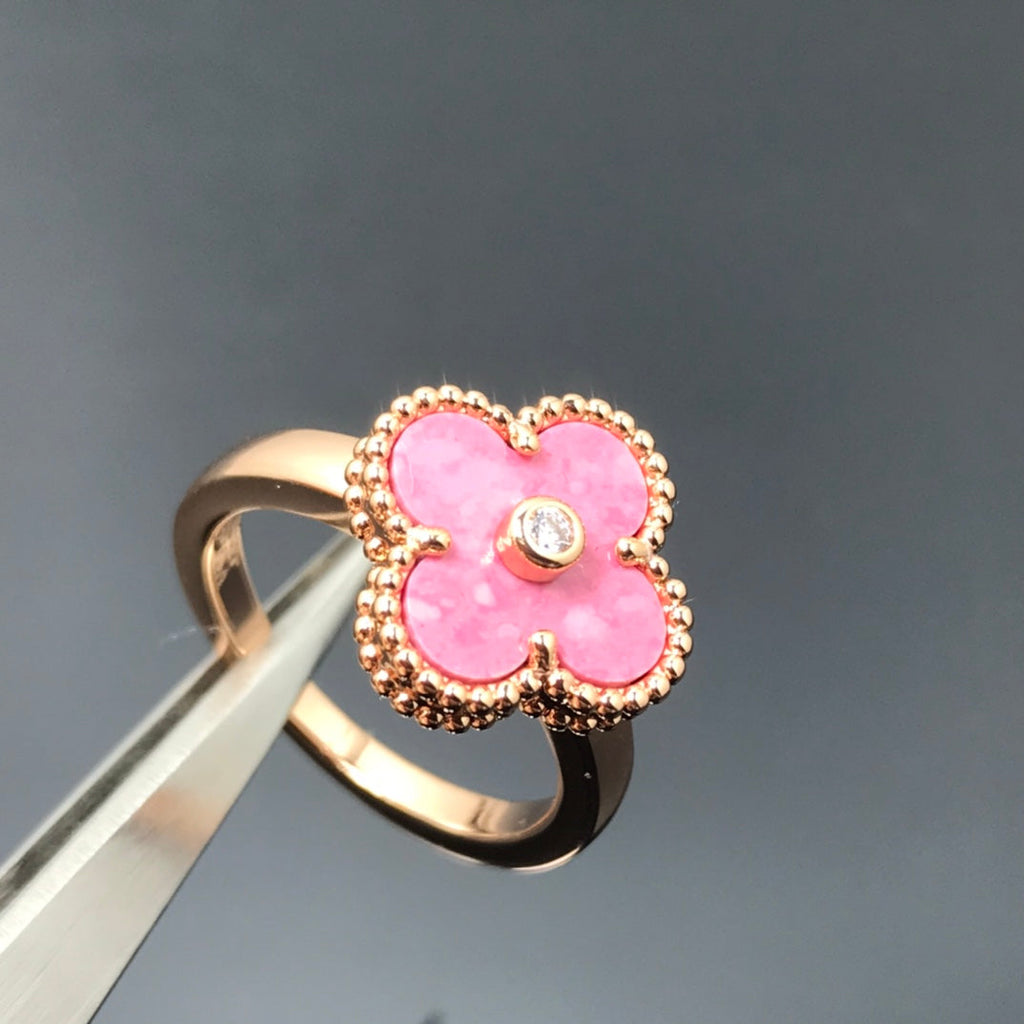 ??Loco?¡¥CLOVER RHODONITE ROSE GOLD RING
