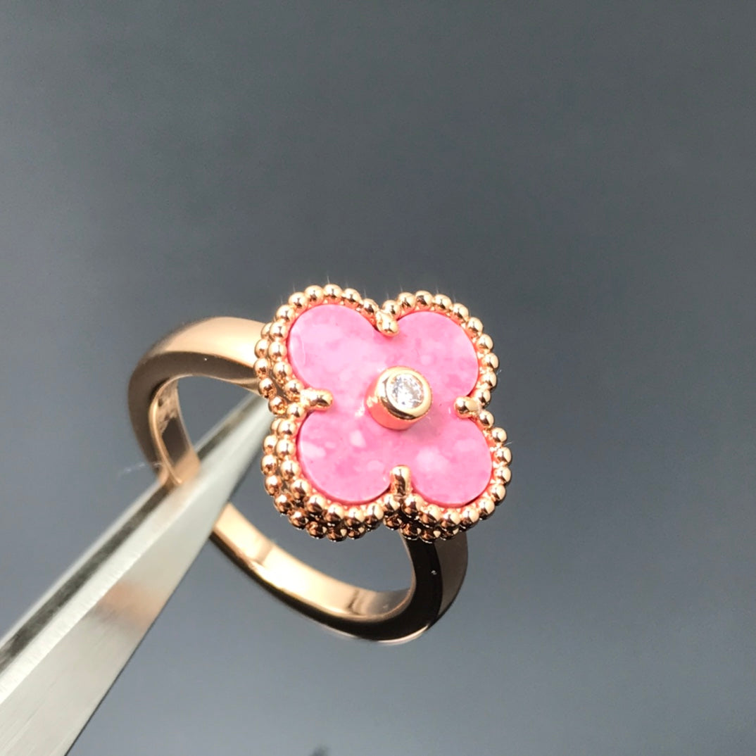 ??Loco?¡¥CLOVER RHODONITE ROSE GOLD RING