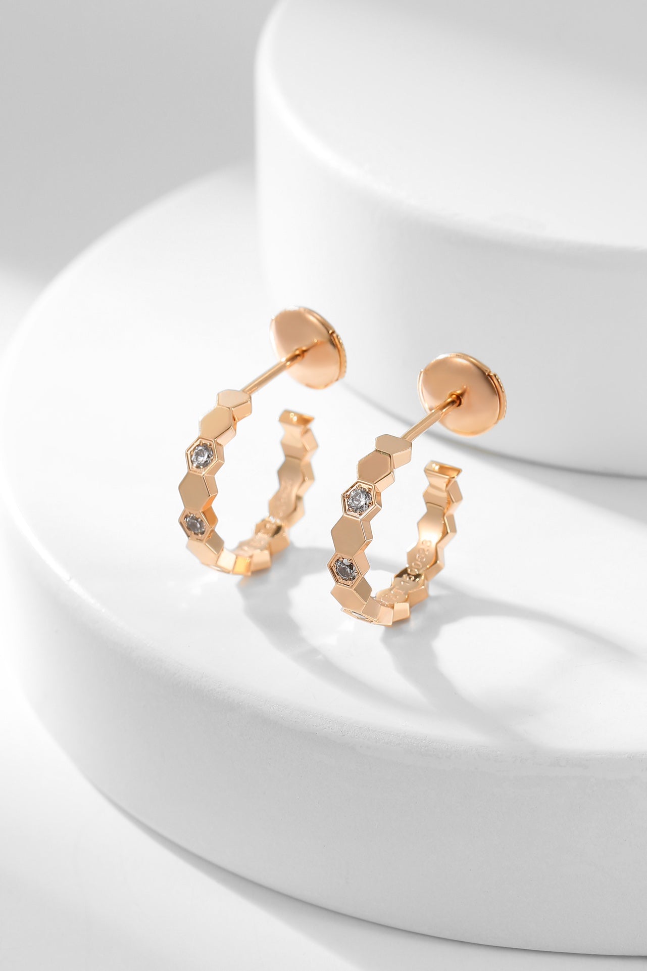 ??Loco?¡¥BEE LOVE DIAMOND HOOP EARRINGS