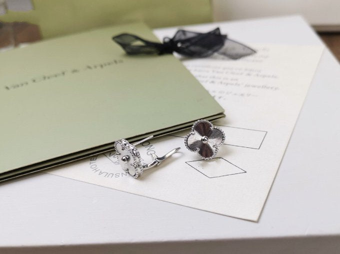 ??Loco?¡¥CLOVER MEDIUM STUD EARRINGS