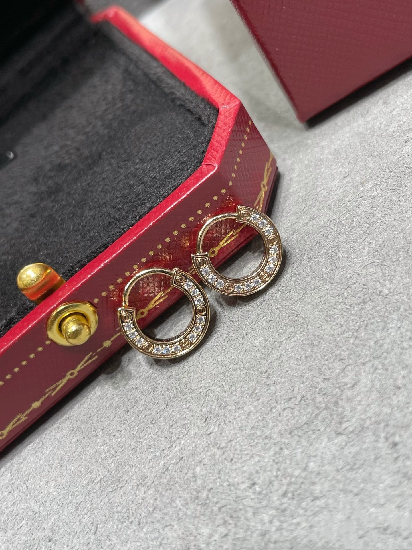 ??Loco?¡¥LOVE DIAMOND EARRINGS