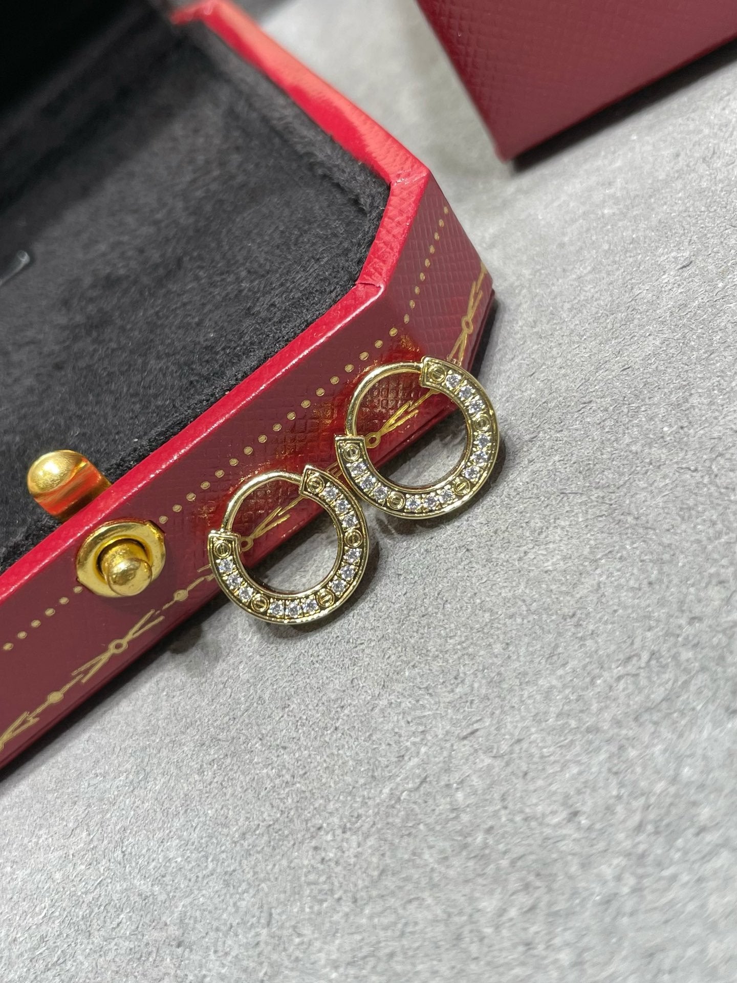 ??Loco?¡¥LOVE DIAMOND EARRINGS