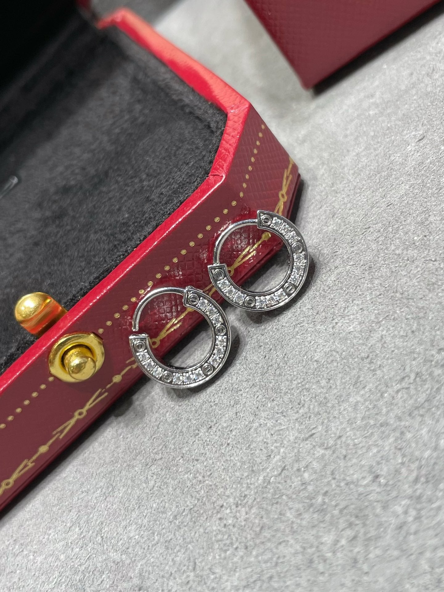 ??Loco?¡¥LOVE DIAMOND EARRINGS