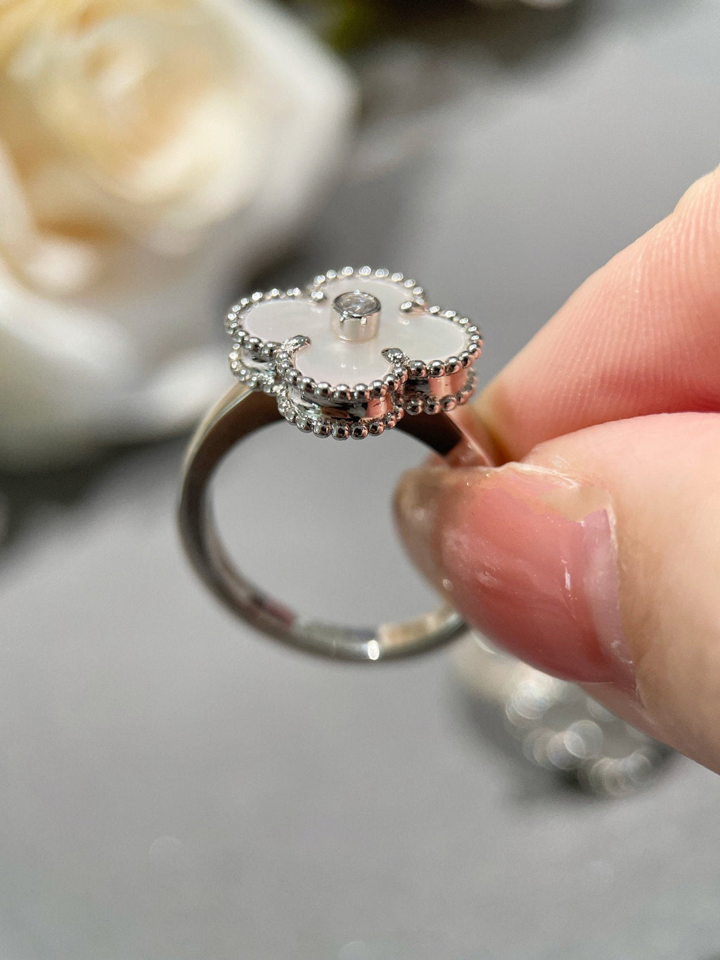 ??Loco?¡¥CLOVER SILVER MOP DIAMOND RING
