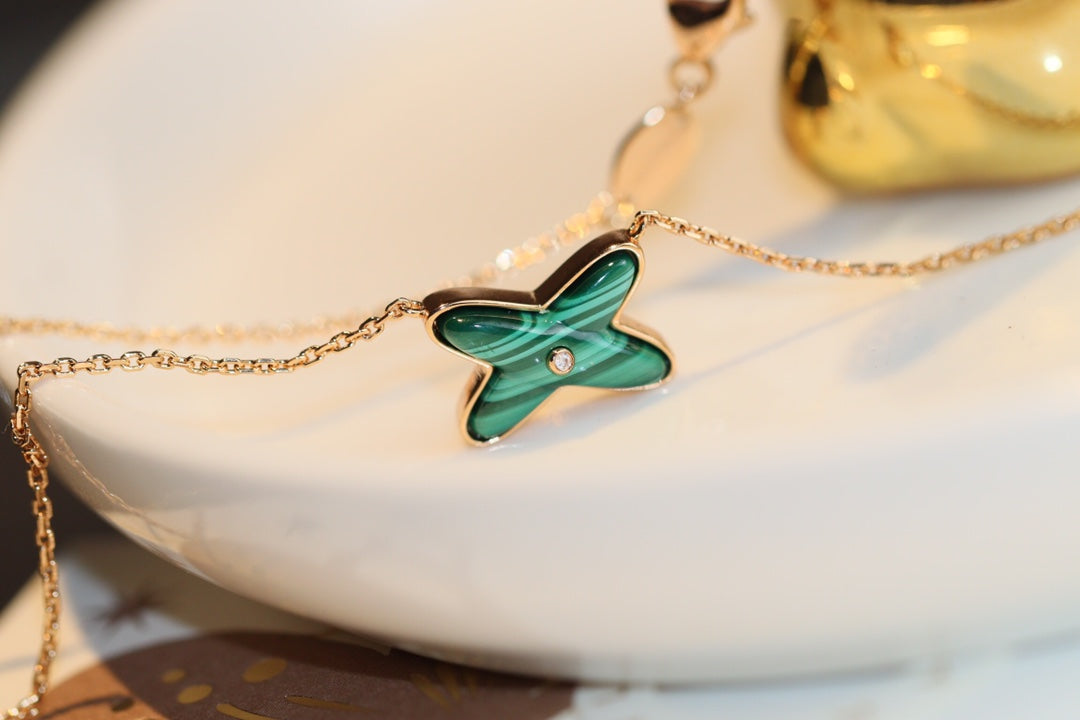 ??Loco?¡¥JEUX MALACHITE 1 DIAMOND PINK GOLD NECKLACE