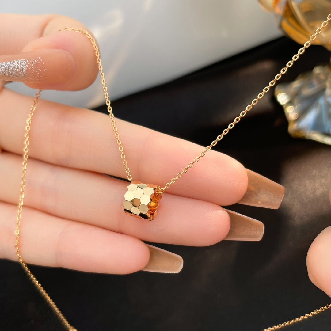 ??Loco?¡¥BEE MINI NECKLACE