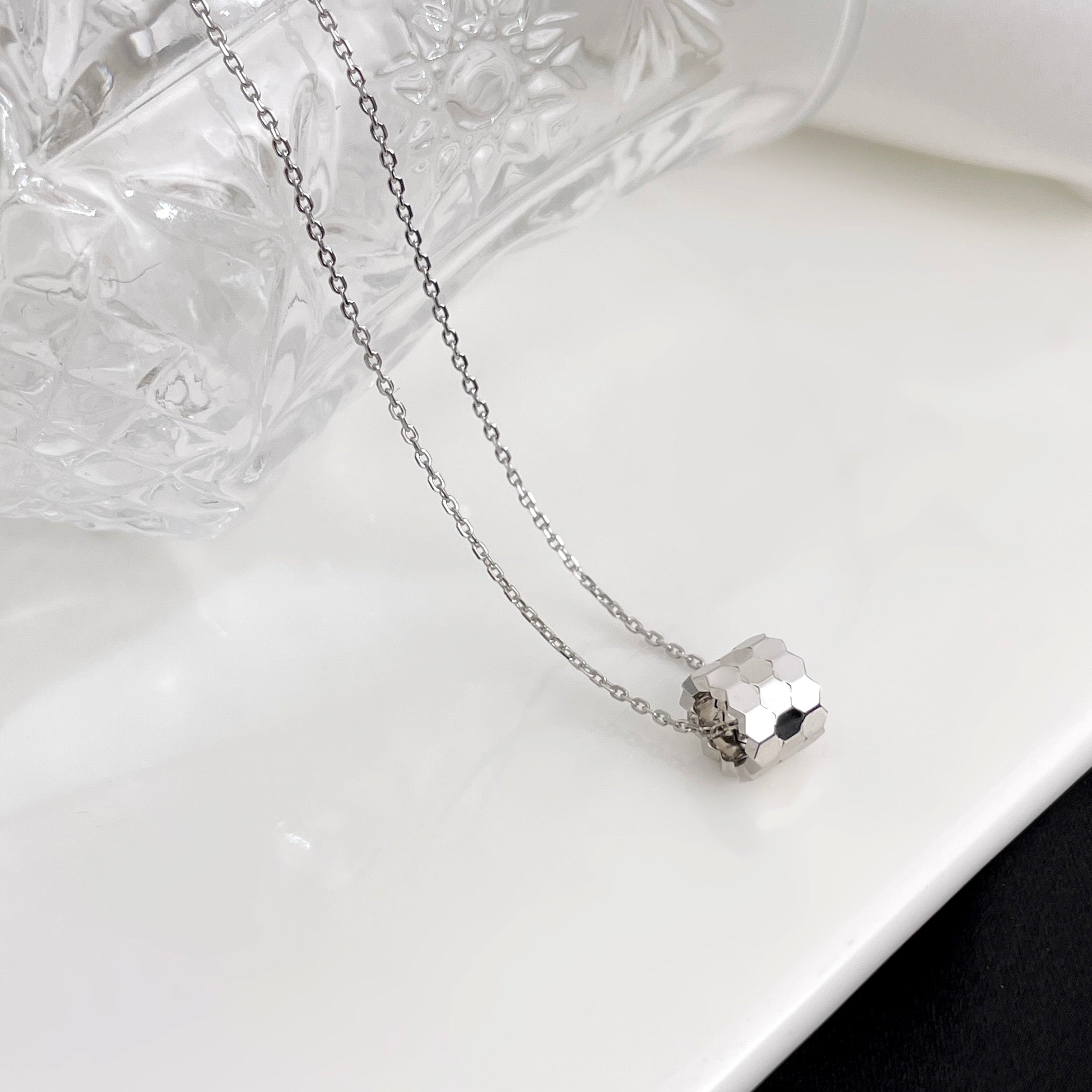 ??Loco?¡¥BEE MINI NECKLACE