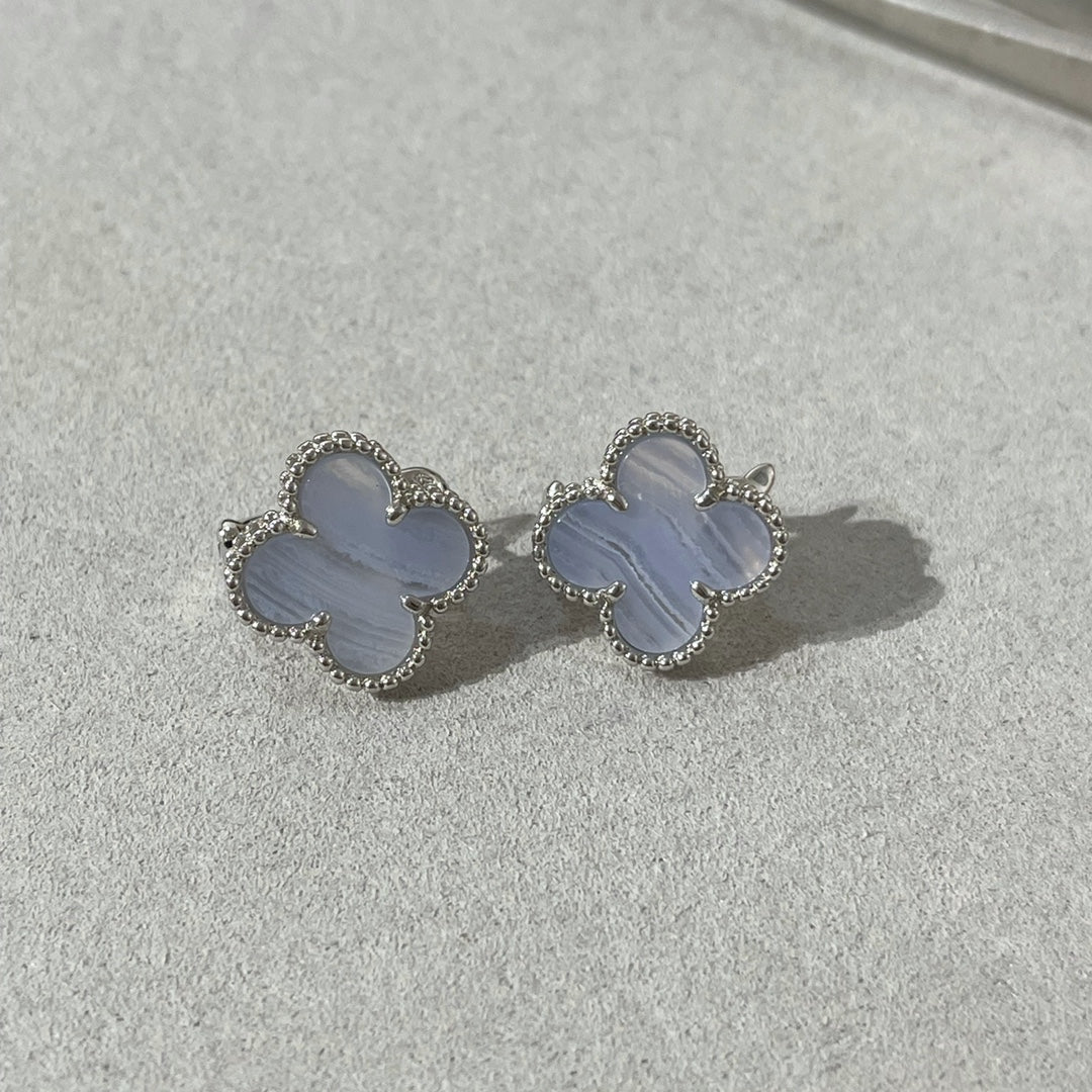 ??Loco?¡¥CLOVER CHALCEDONY SILVER STUD EARRINGS