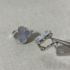 ??Loco?¡¥CLOVER CHALCEDONY SILVER STUD EARRINGS
