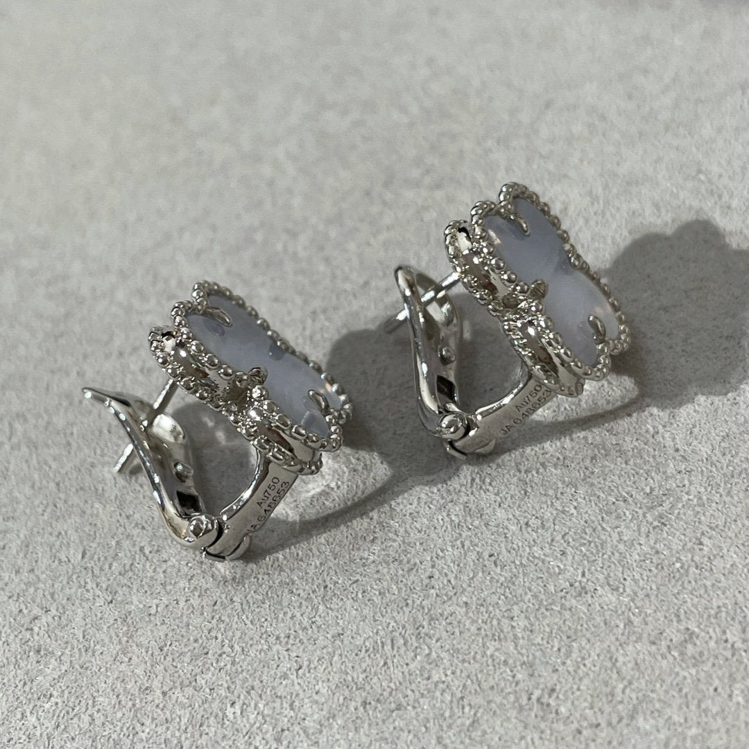??Loco?¡¥CLOVER CHALCEDONY SILVER STUD EARRINGS