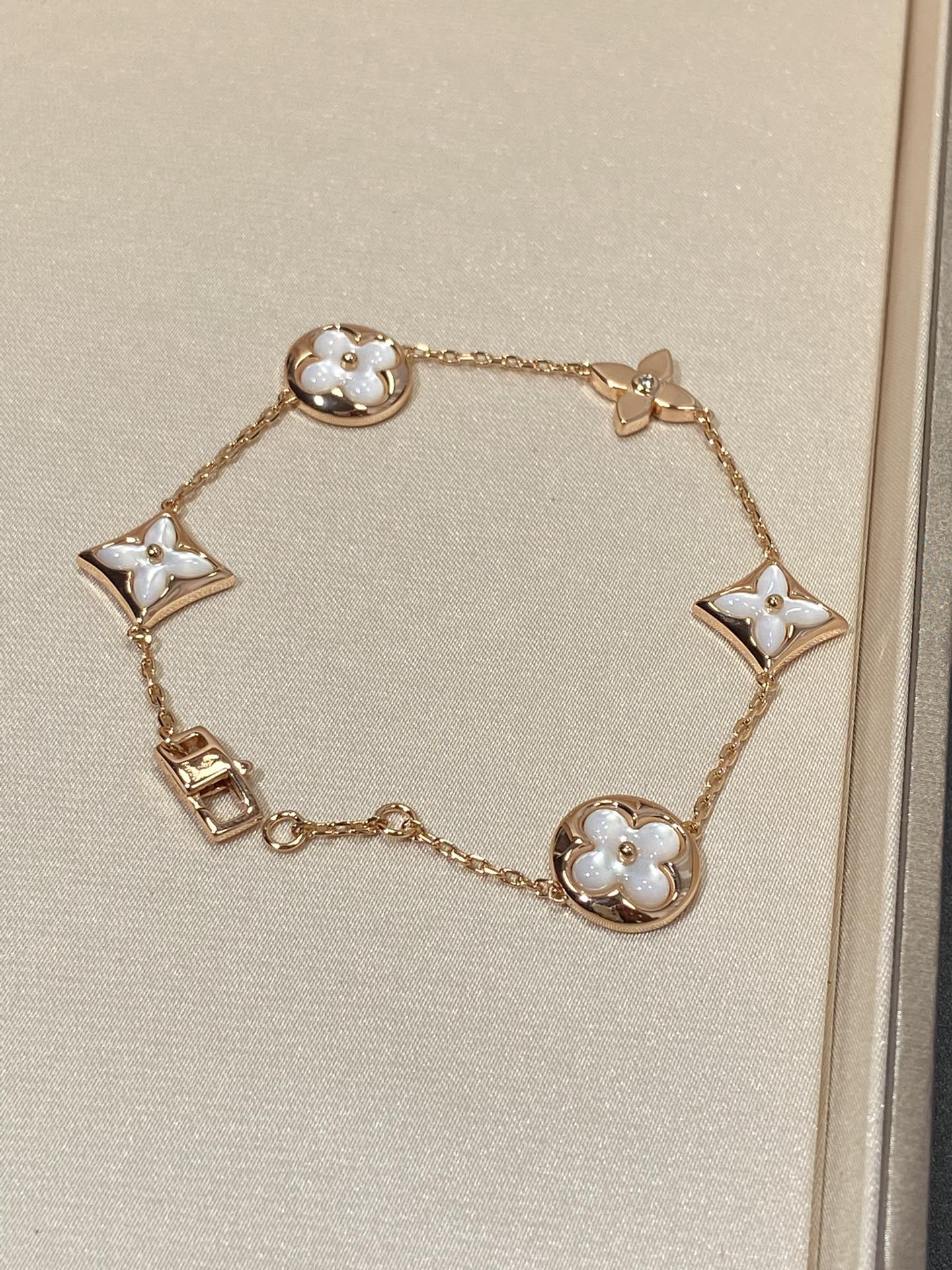 ??Loco?¡¥STAR AND SUN 5 MOTIF MOP PINK GOLD BRACELET