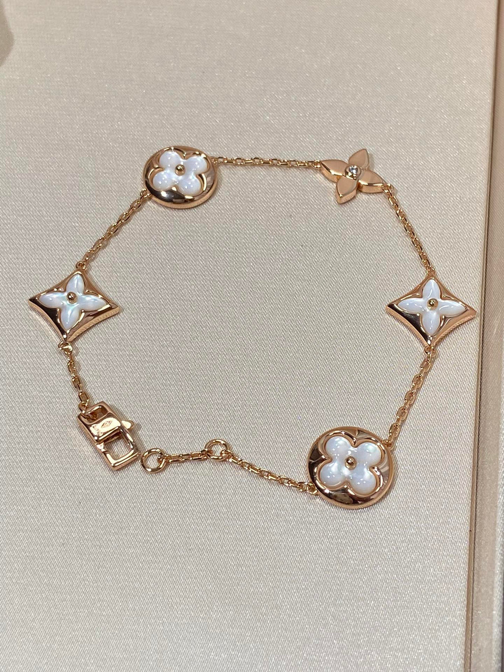 ??Loco?¡¥STAR AND SUN 5 MOTIF MOP PINK GOLD BRACELET