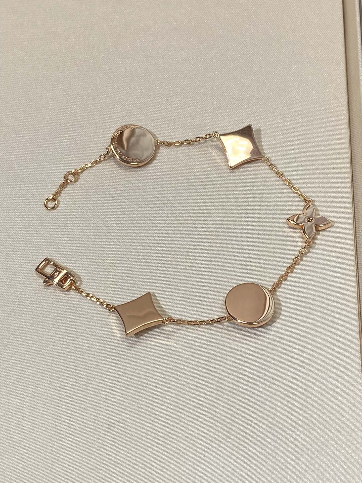 ??Loco?¡¥STAR AND SUN 5 MOTIF MOP PINK GOLD BRACELET