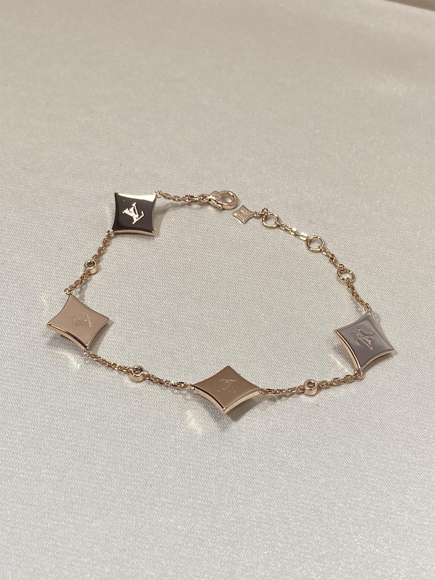 ??Loco?¡¥STAR 4 MOTIF MOP DIAMOND PINK GOLD BRACELET