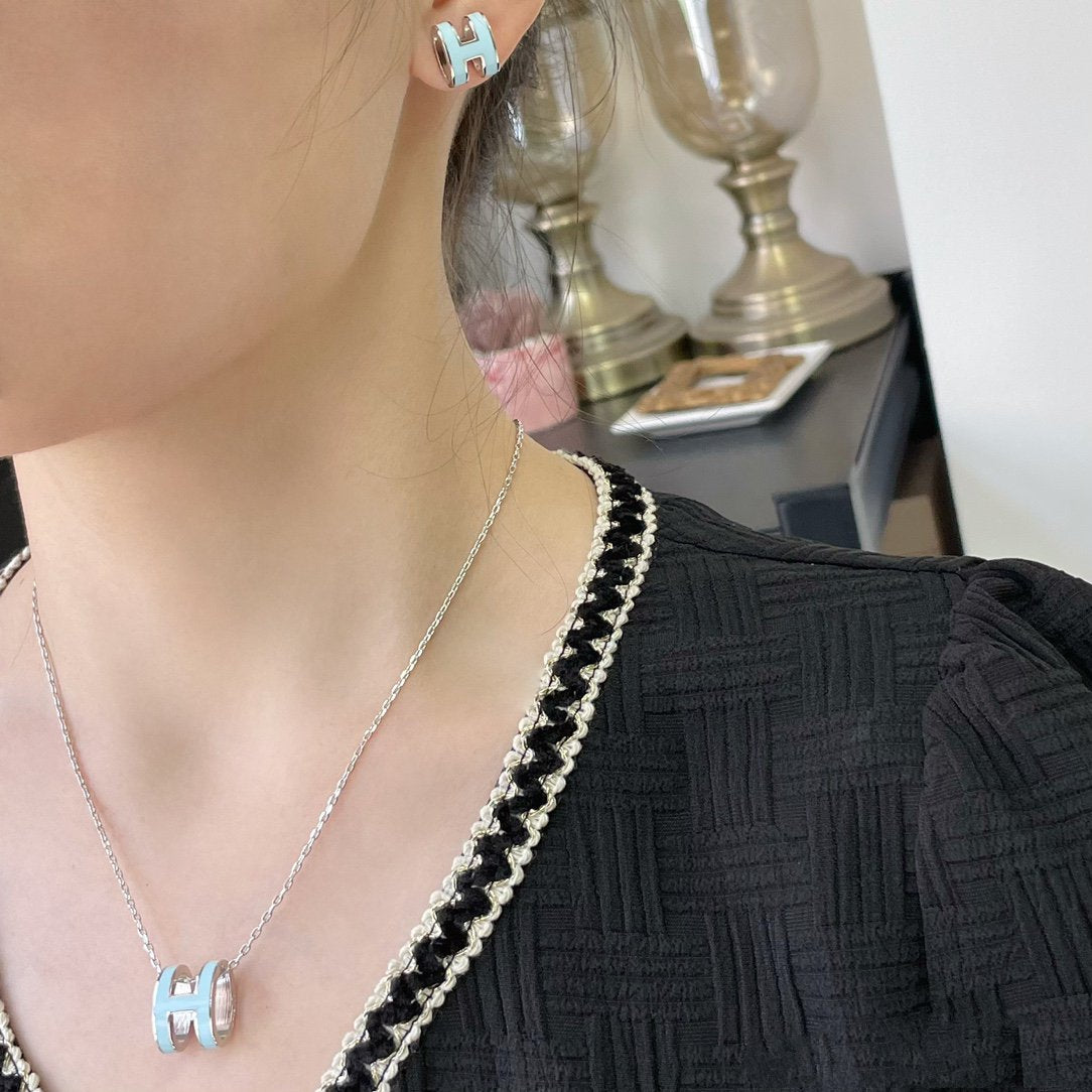 ??Loco?¡¥POP H SKY BLUE NECKLACE