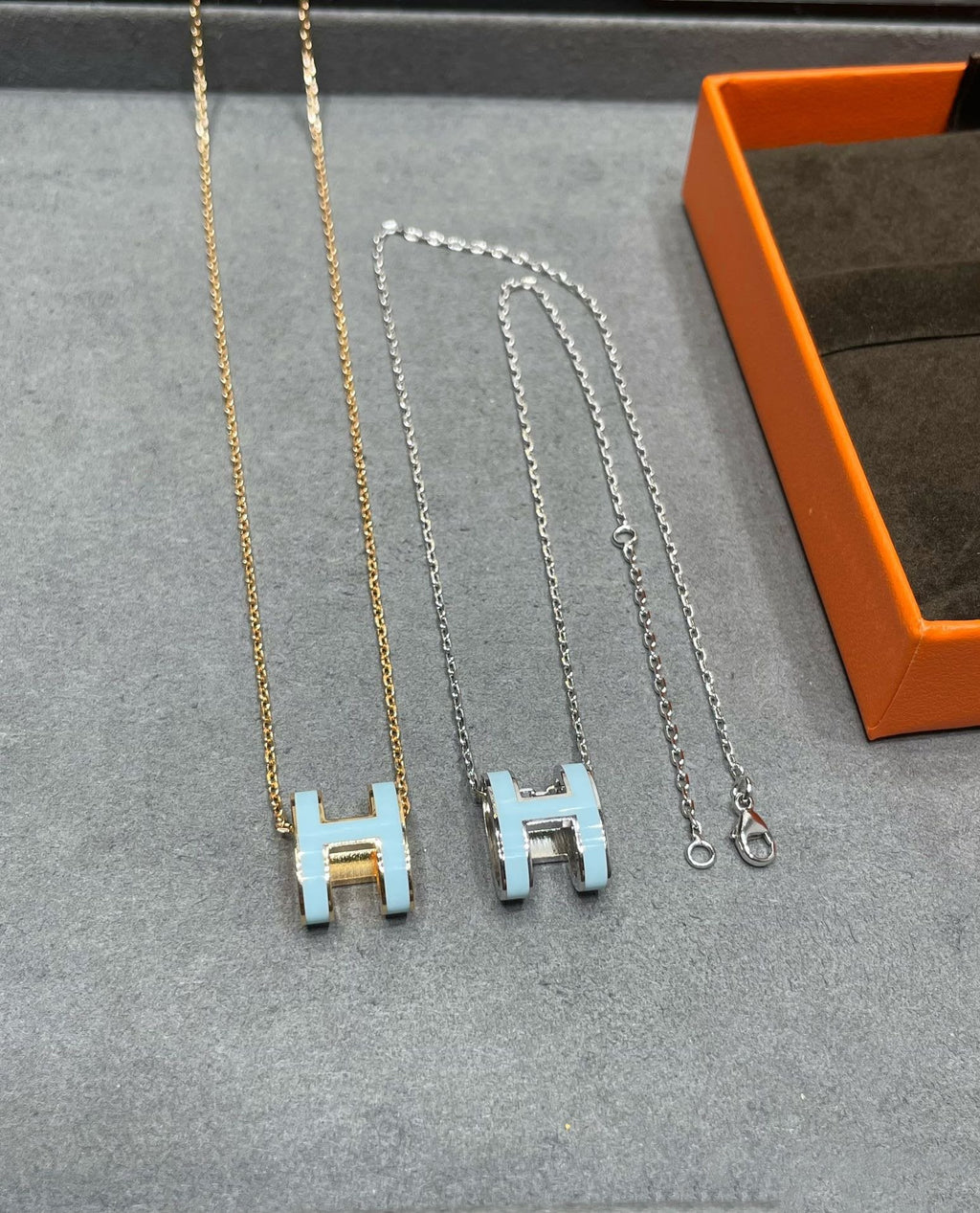 ??Loco?¡¥POP H SKY BLUE NECKLACE