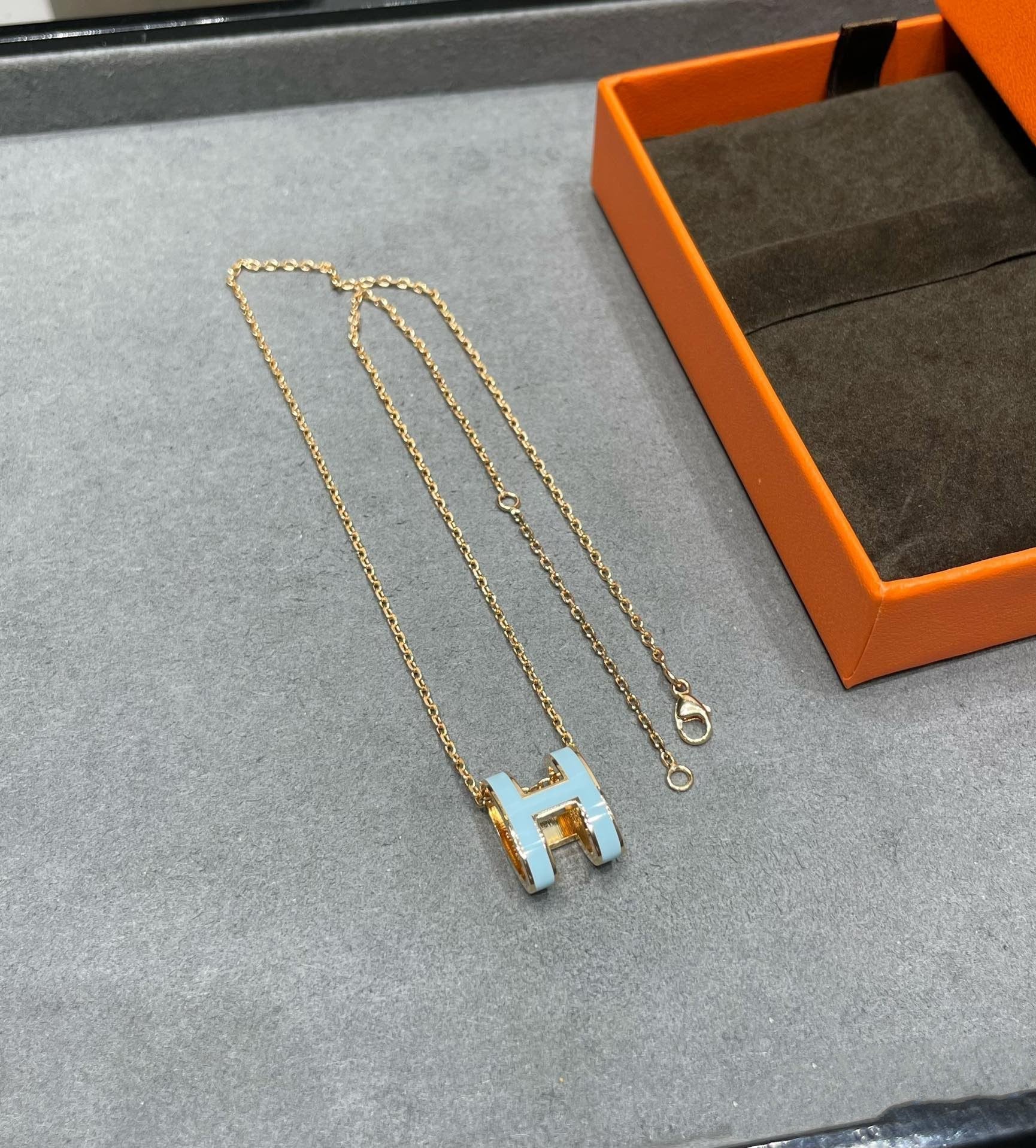 ??Loco?¡¥POP H SKY BLUE NECKLACE