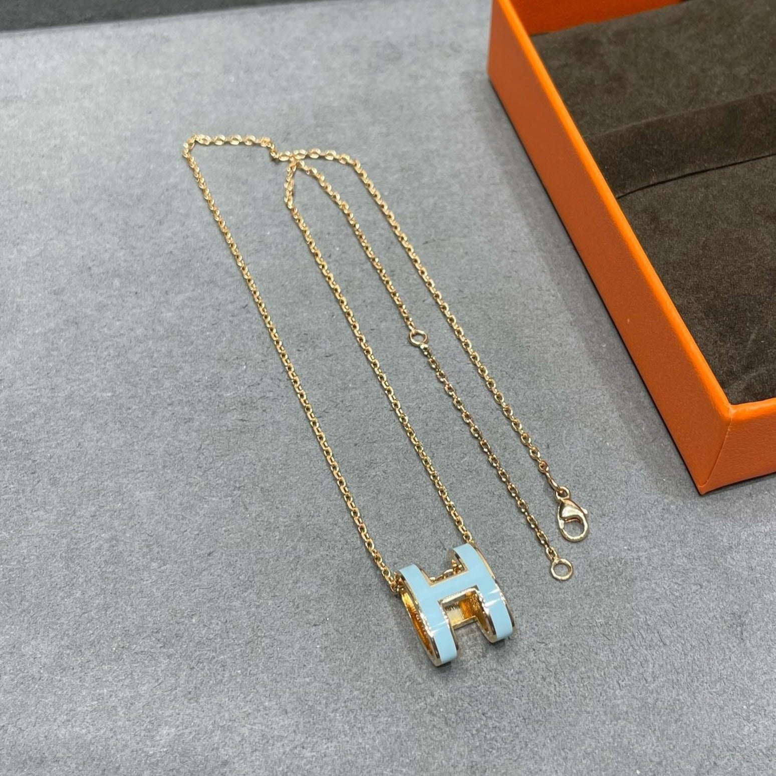 ??Loco?¡¥POP H SKY BLUE NECKLACE