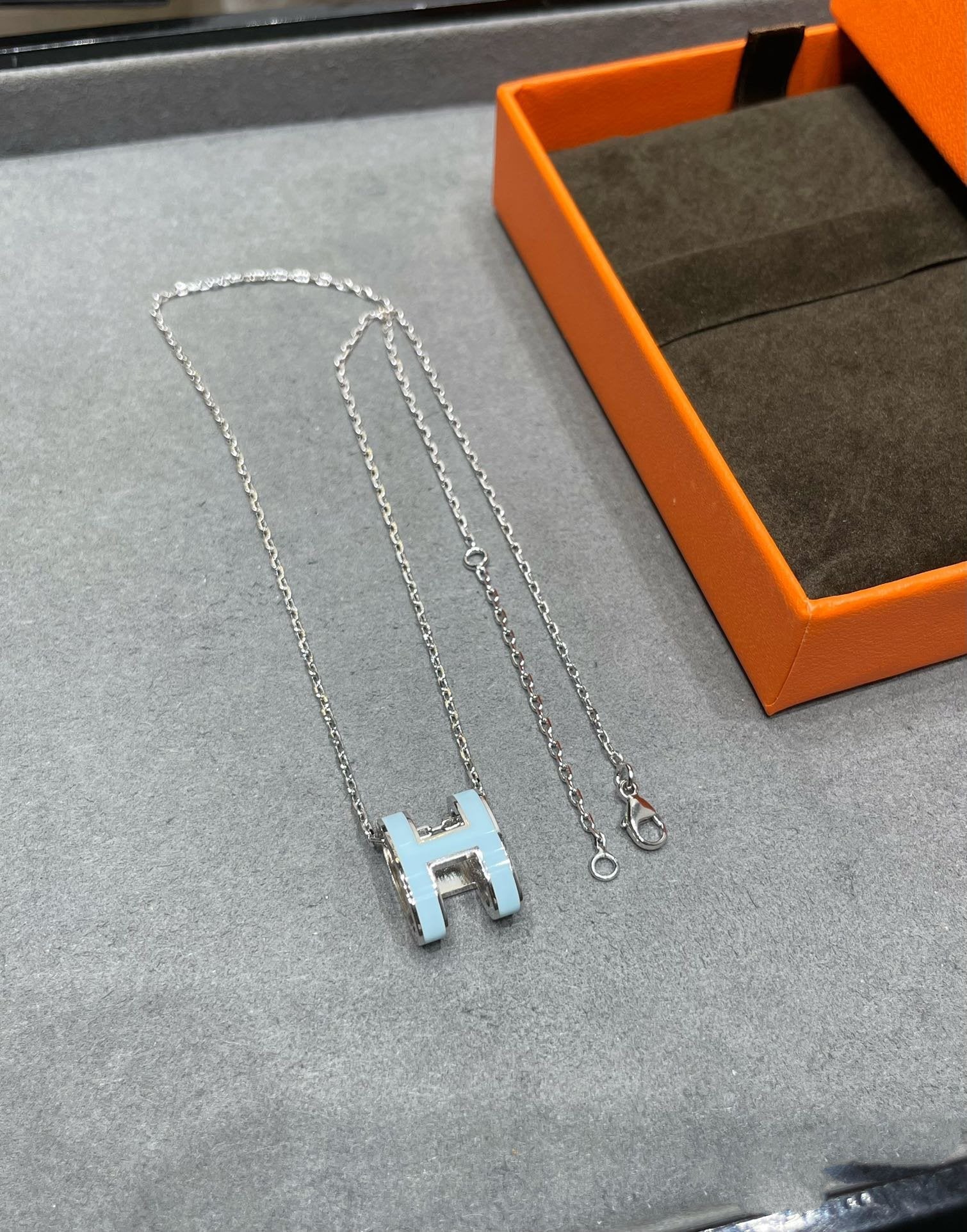 ??Loco?¡¥POP H SKY BLUE NECKLACE