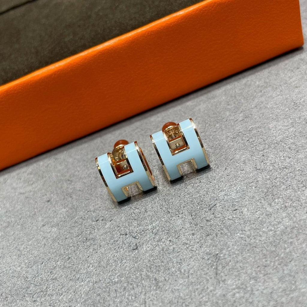 ??Loco?¡¥POP H SKY BLUE STUD EARRINGS