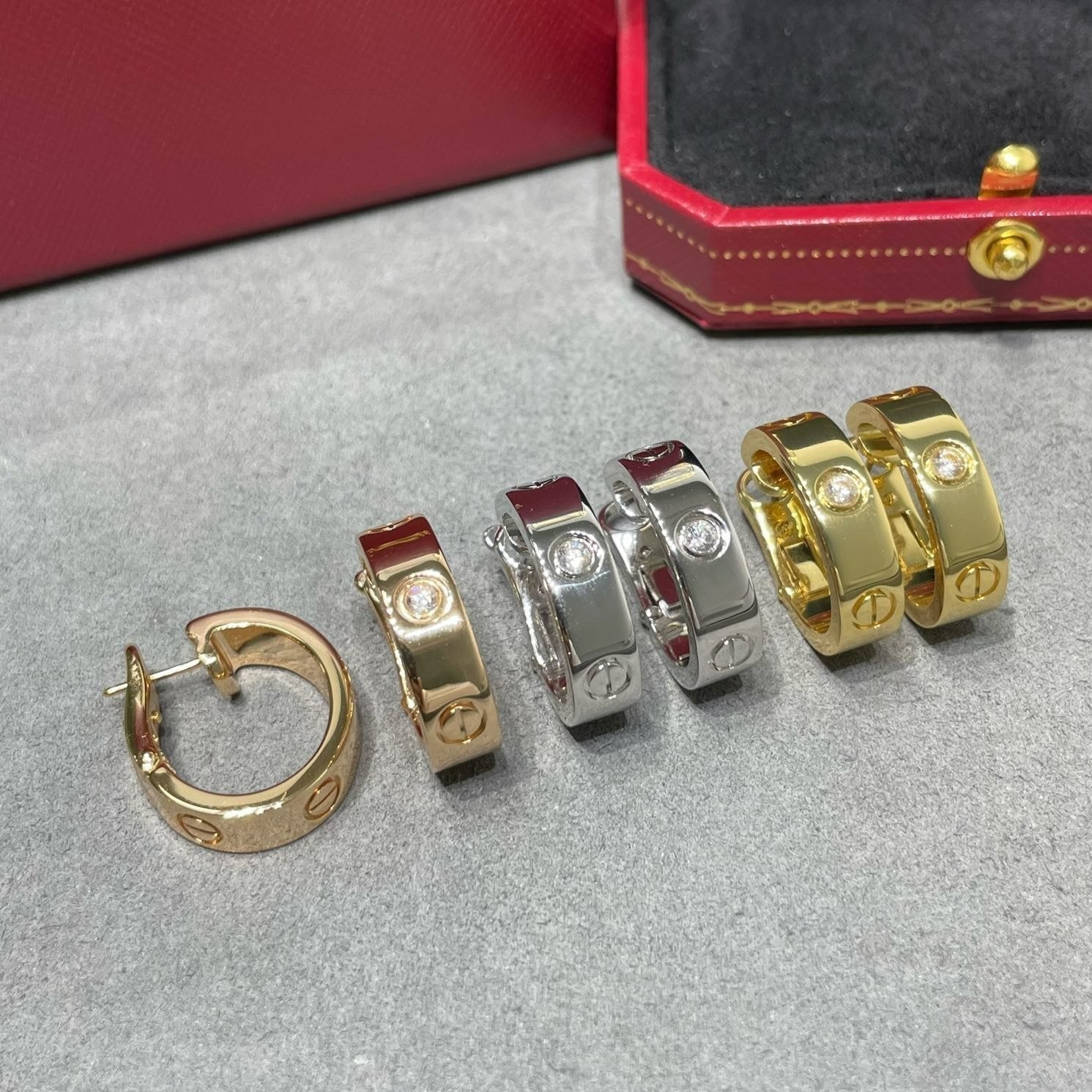 ??Loco?¡¥LOVE 5.5MM 1 DIAMOND EARRINGS