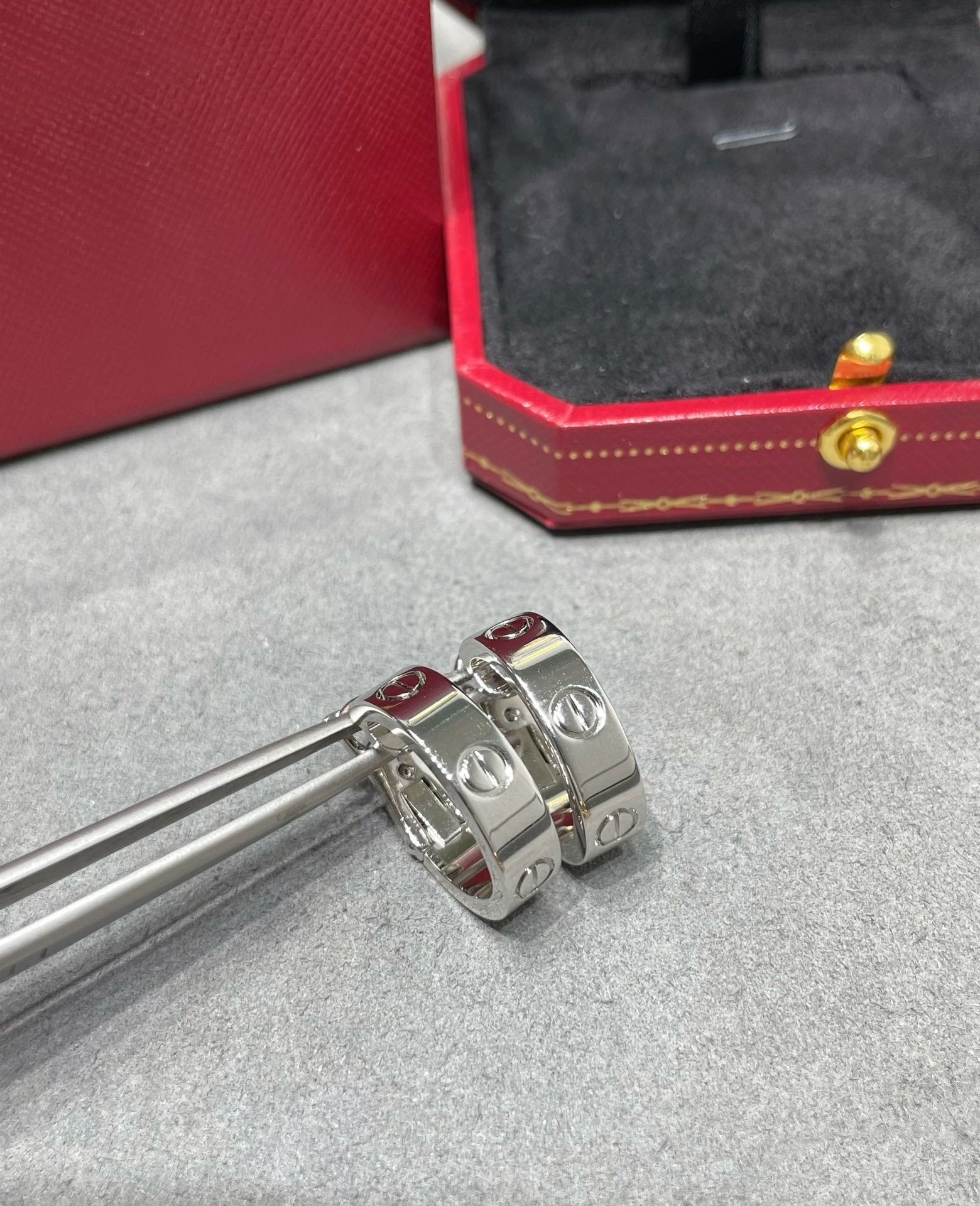 ??Loco?¡¥LOVE 5.5MM EARRINGS