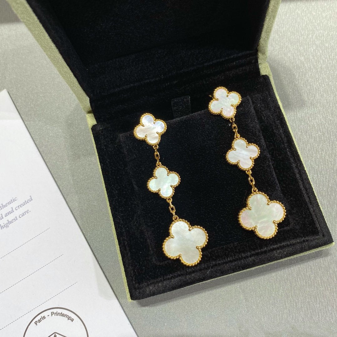 ??Loco?¡¥CLOVER MOP 3 MOTIFS GOLD EARRINGS