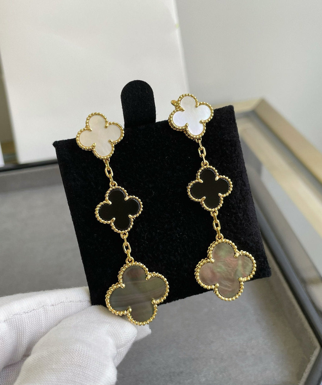 ??Loco?¡¥CLOVER 3 MOTIF MOP ONYX DARK MOP PINK GOLD EARRINGS