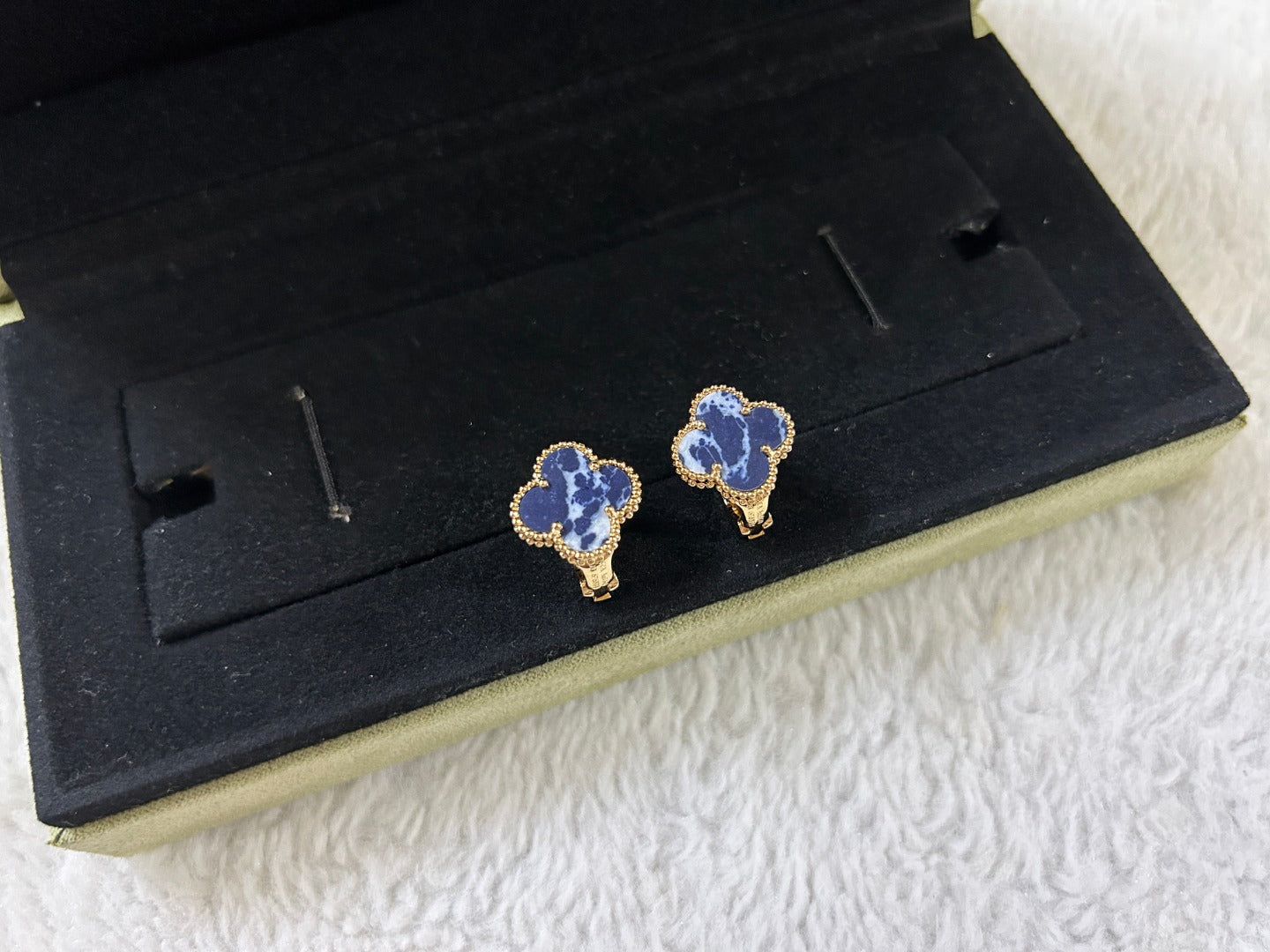 ??Loco?¡¥CLOVER PIETERSITE MEDIUM STUD EARRINGS