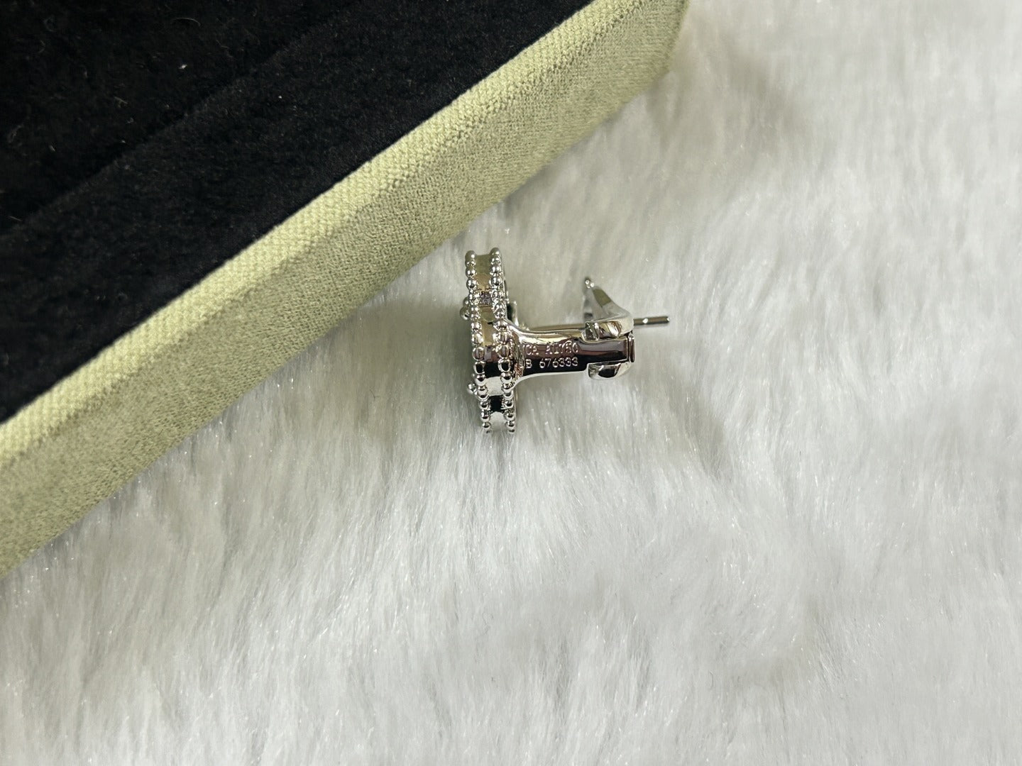 ??Loco?¡¥CLOVER PIETERSITE MEDIUM STUD EARRINGS