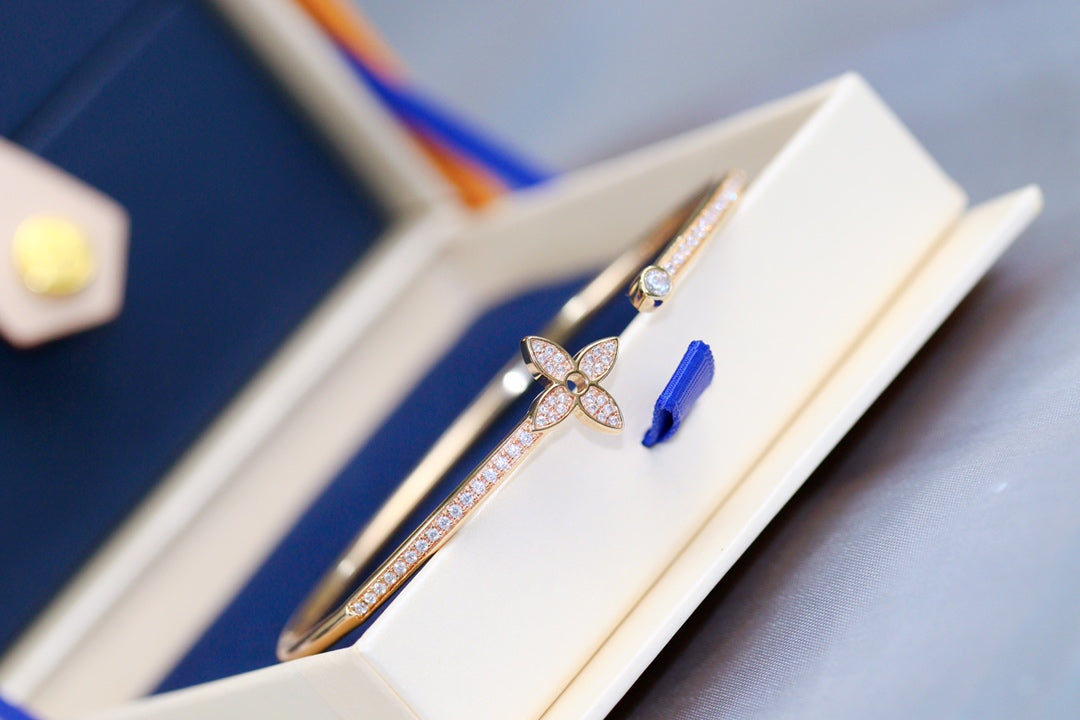 ??Loco?¡¥IDYLLE PINK GOLD OPEN BRACELET DIAMOND PAVED