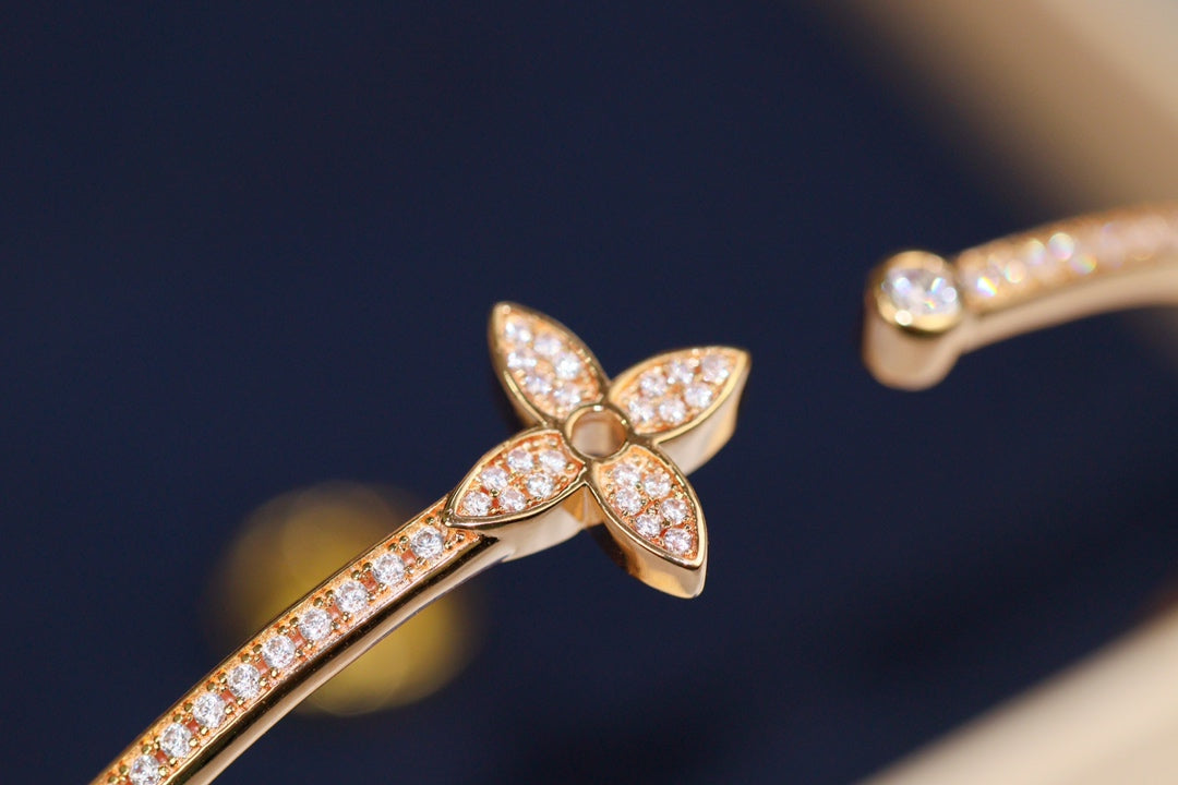 ??Loco?¡¥IDYLLE PINK GOLD OPEN BRACELET DIAMOND PAVED