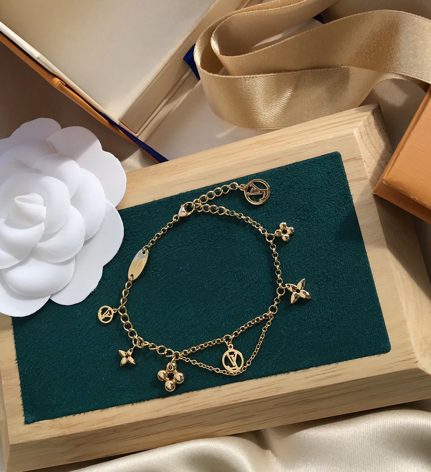 ??Loco?¡¥BLOOMING PINK GOLD MOP BRACELET