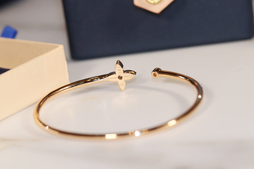 ??Loco?¡¥IDYLLE GOLD OPEN BRACELET DIAMOND PAVED
