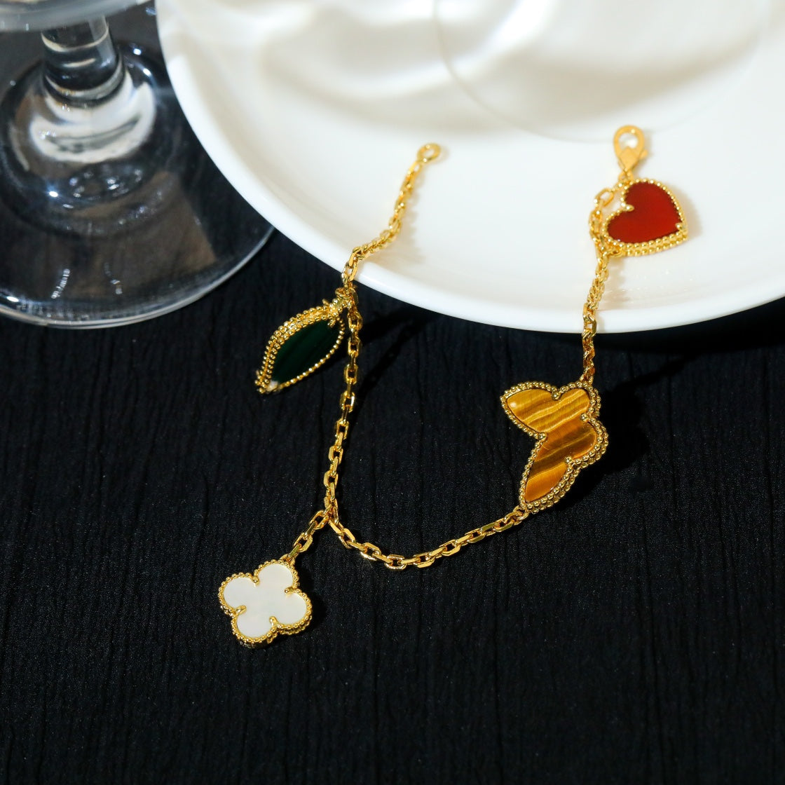 ??Loco?¡¥LUCKY SPRING 5 MOTIF GOLD BRACELET