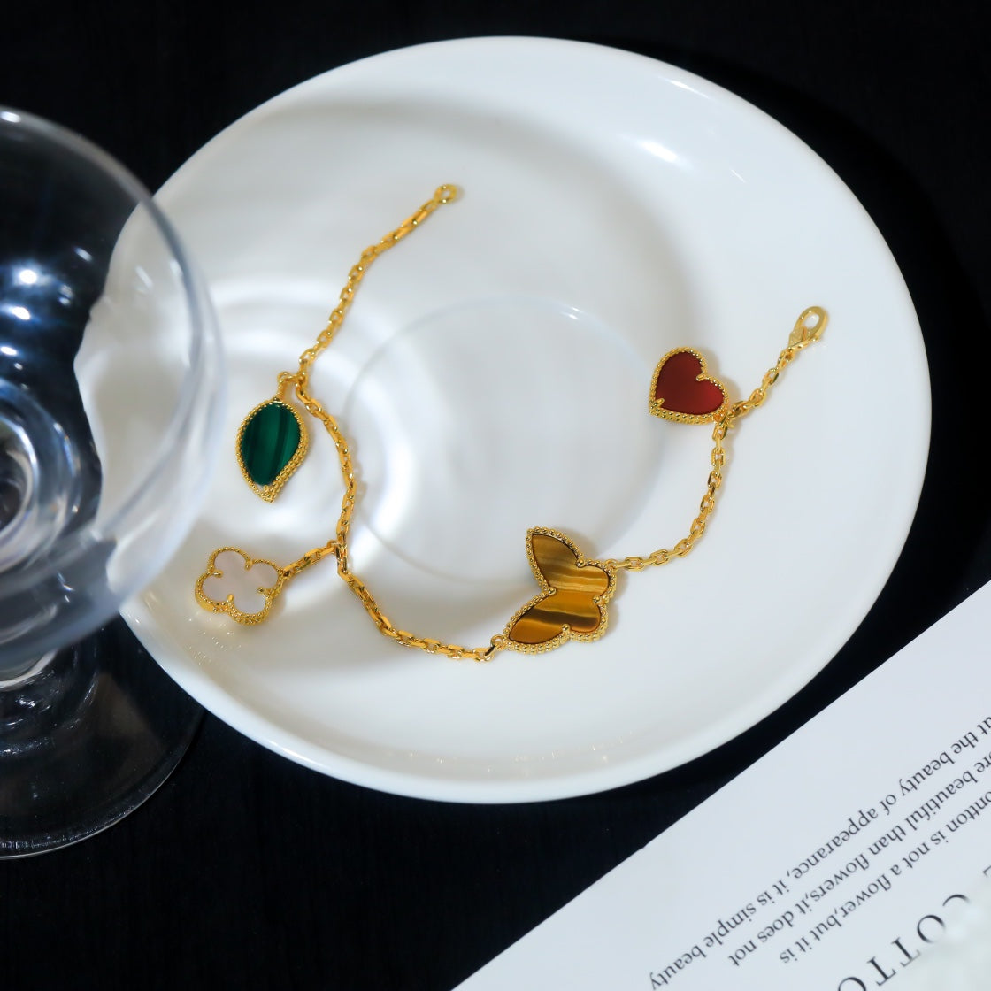 ??Loco?¡¥LUCKY SPRING 5 MOTIF GOLD BRACELET