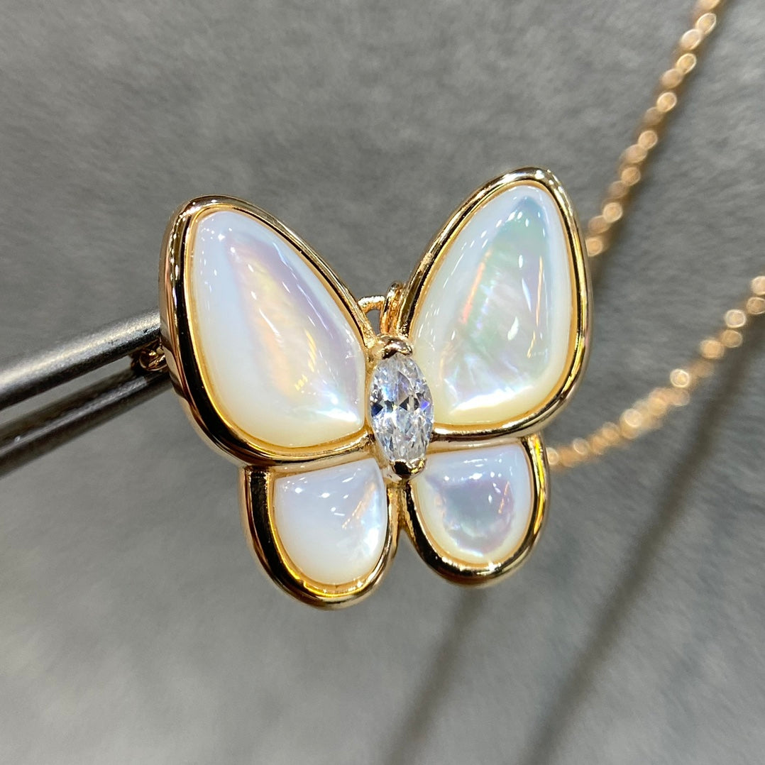 ??Loco?¡¥BUTTERFLY MOP DIAMOND NECKLACE