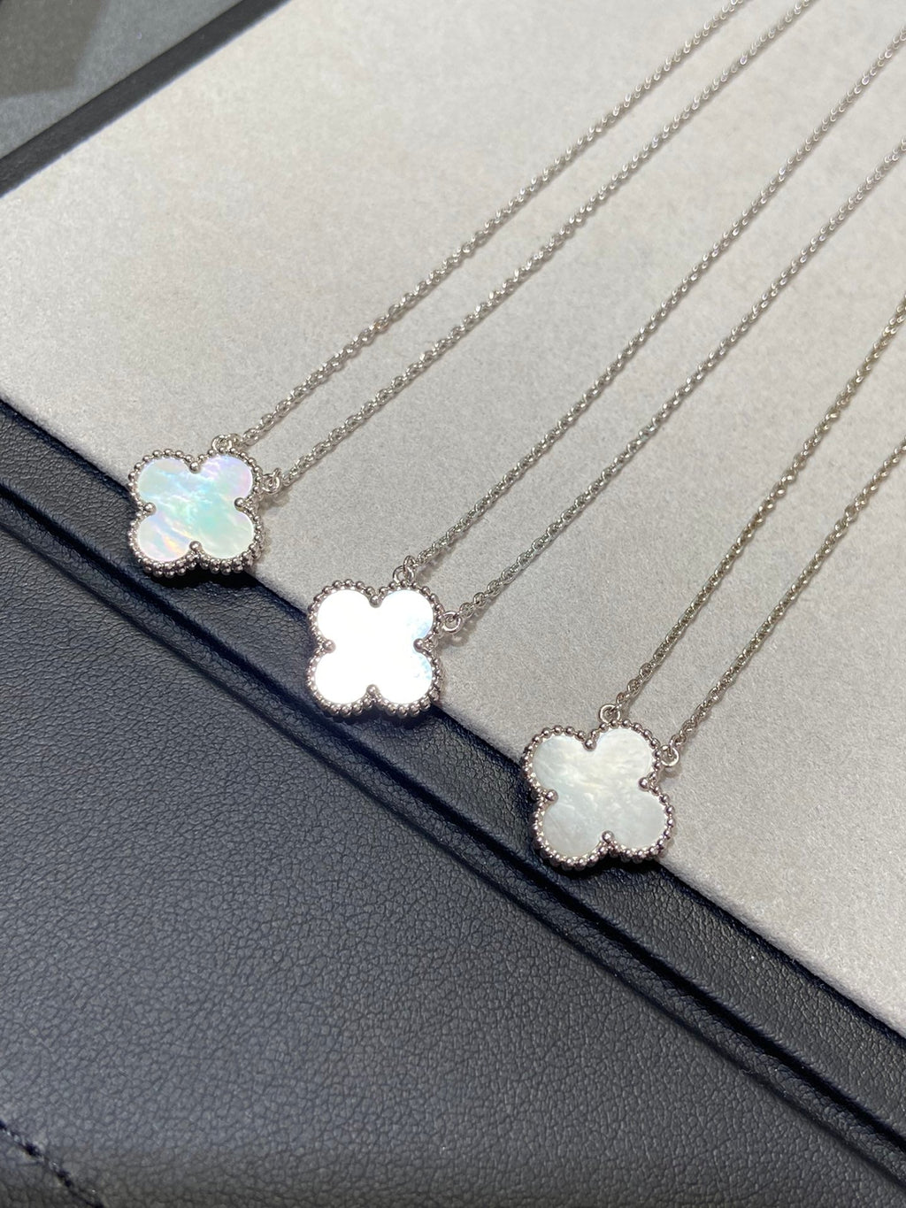 ??Loco?¡¥CLOVER MEDIUM SILVER WHITE MOP NECKLACE
