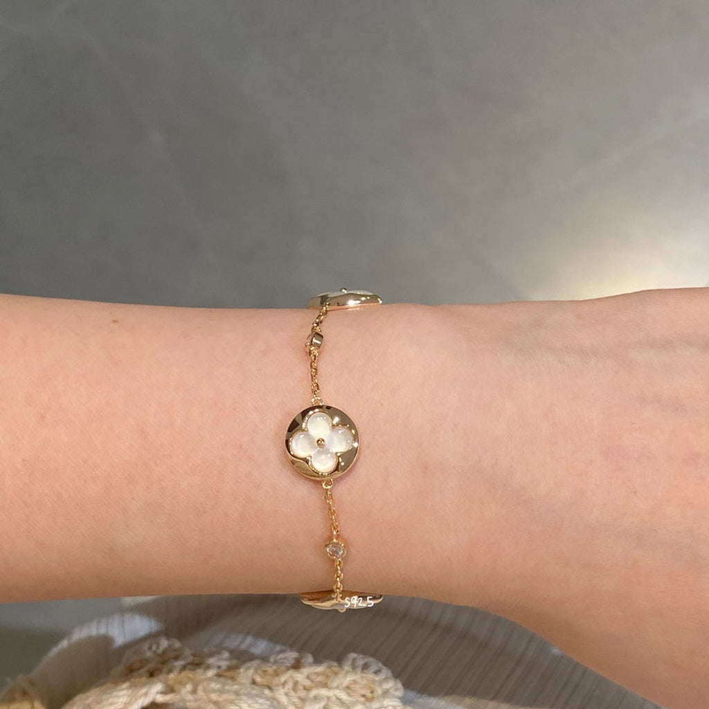 ??Loco?¡¥STAR AND SUN 4 MOTIF WHITE MOP PINK GOLD BRACELET