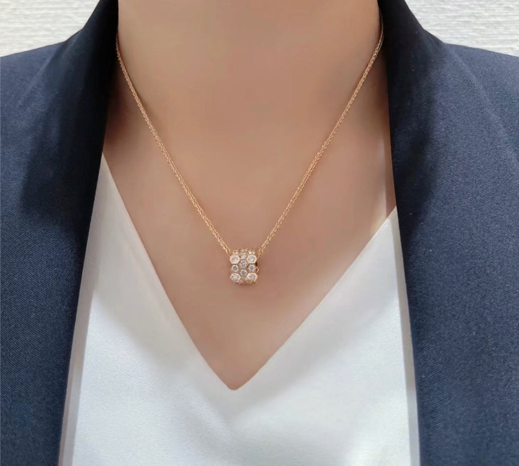 ??Loco?¡¥BEE LOVE DIAMOND PAVED 3 ROW NECKLACE