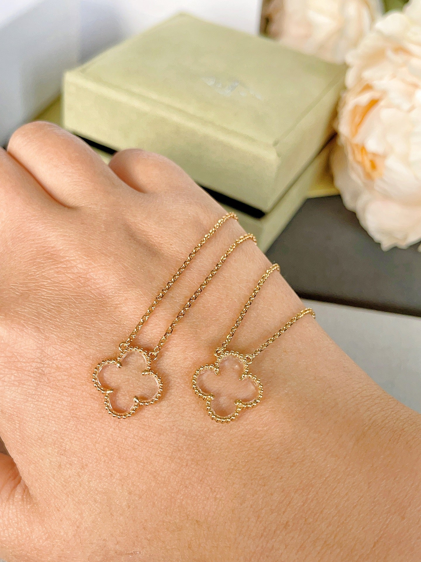??Loco?¡¥CLOVER ROCK CRYSTAL ROSE GOLD NECKLACE