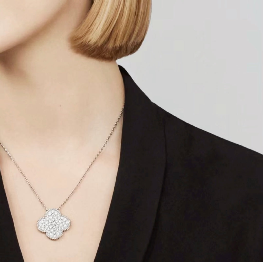 ??Loco?¡¥CLOVER 25MM LARGE PENDANT DIAMOND PAVED SILVER NECKLACE