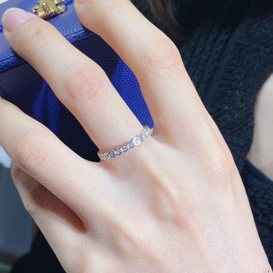 ??Loco?¡¥BEE LOVE DIAMOND PAVED SMALL RING