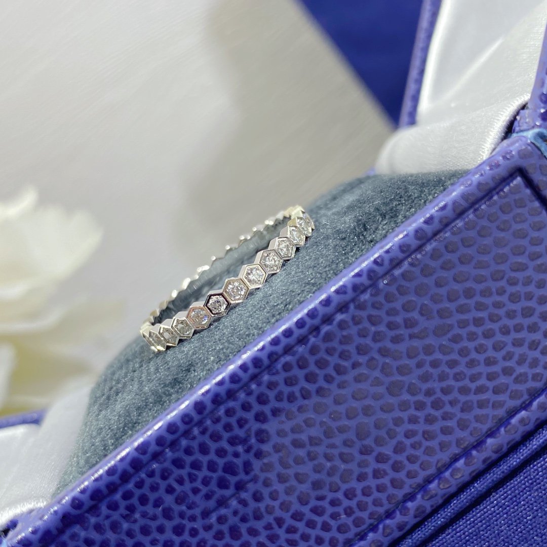 ??Loco?¡¥BEE LOVE DIAMOND PAVED SMALL RING
