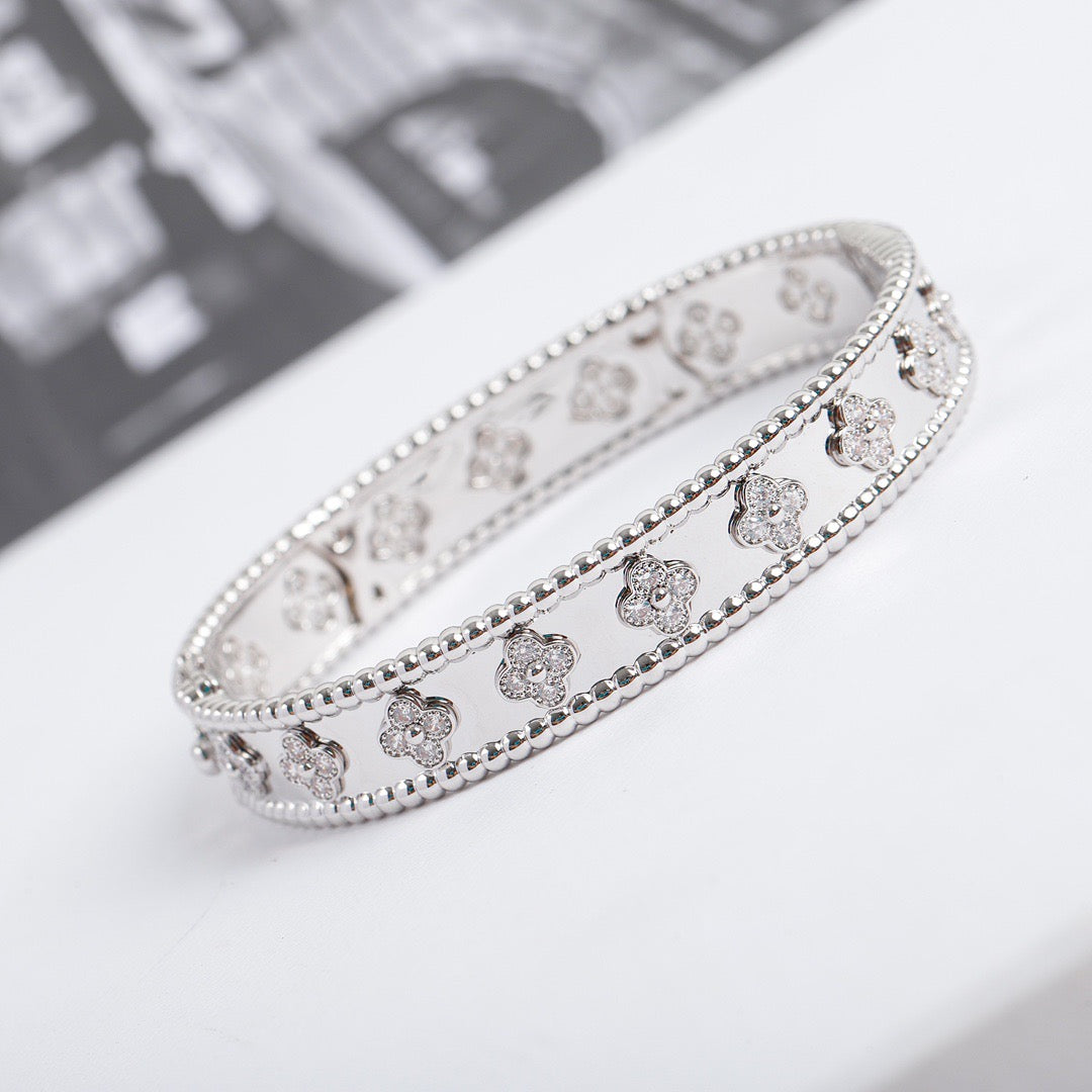 ??Loco?¡¥CLOVER BRACELET 8MM DIAMONDS