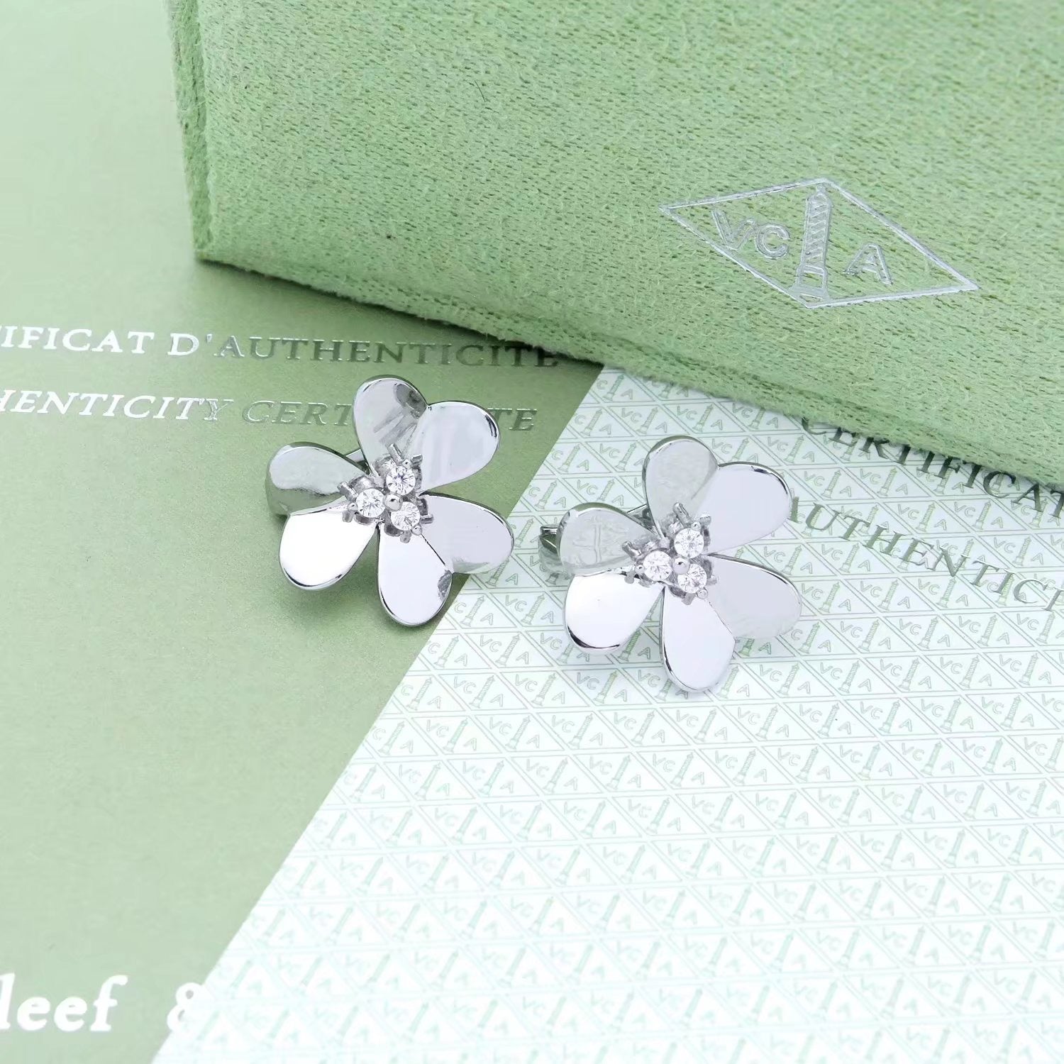 ??Loco?¡¥FRIVOLE EARRINGS- LARGE MODEL
