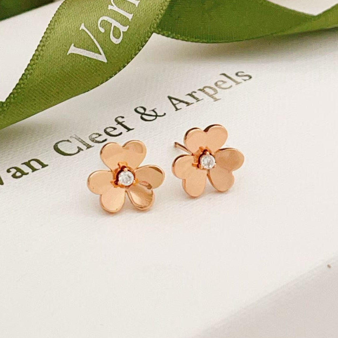 ??Loco?¡¥FRIVOLE MINI FLOWER EARRINGS